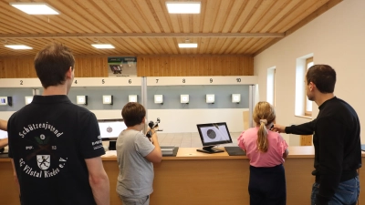 Beim Schnupperschießen der SG Vilstal Rieden hatten die anwesenden Ferienkinder viel Freude. (Bild: Michael Rabenhofer)