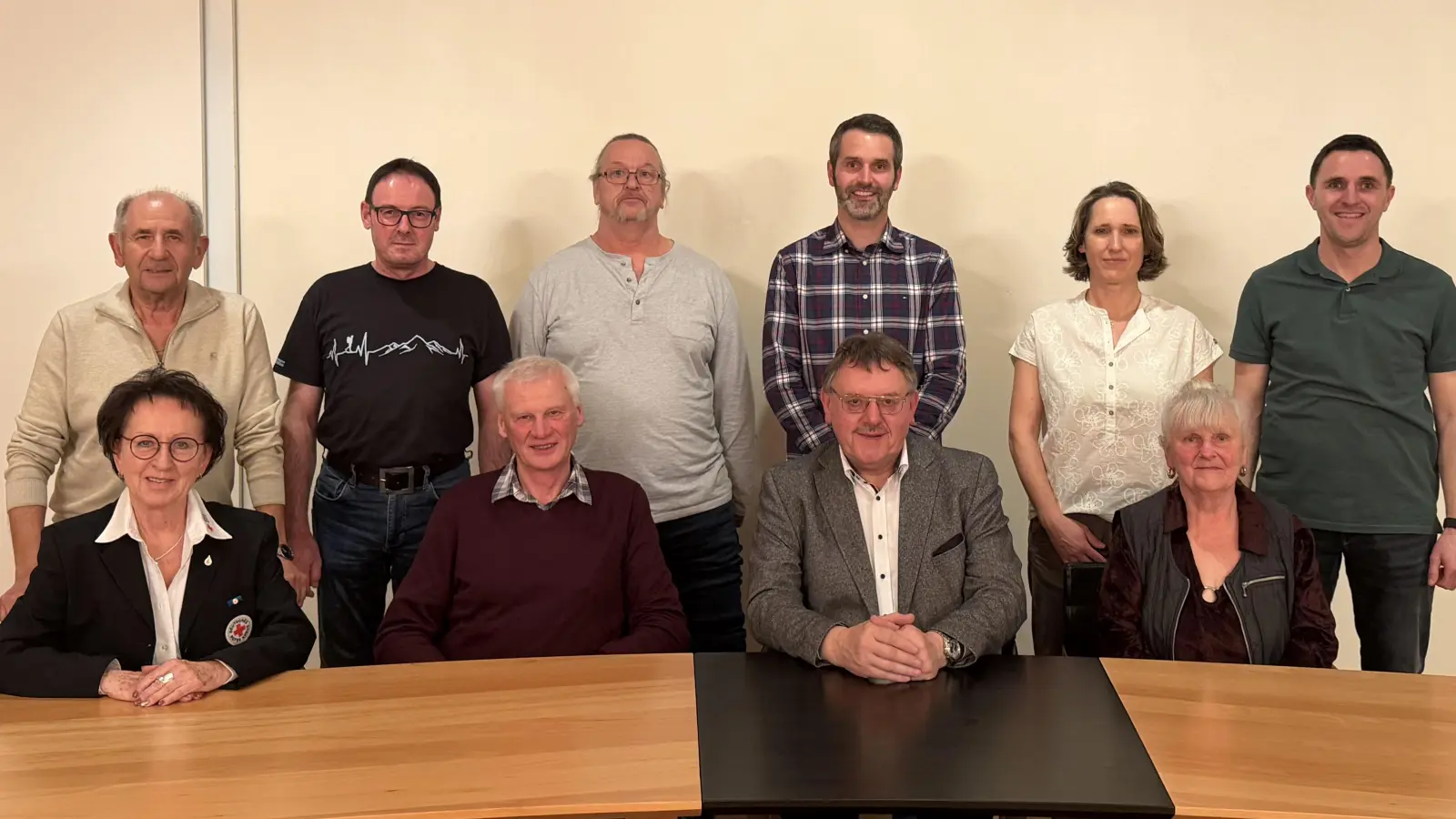 Brigitte Ringelstetter, Karl Trummer, Bürgermeister Hans-Martin Schertl und Monika Delert (vorne v.l.), Günther Ringelstetter, Anton Weiß, Josef Wilfling, Sebastian Englhardt, Susi Hiltel und Tobias Trettenbach (hinten v.r.). (Bild: Stefanie Gradl)