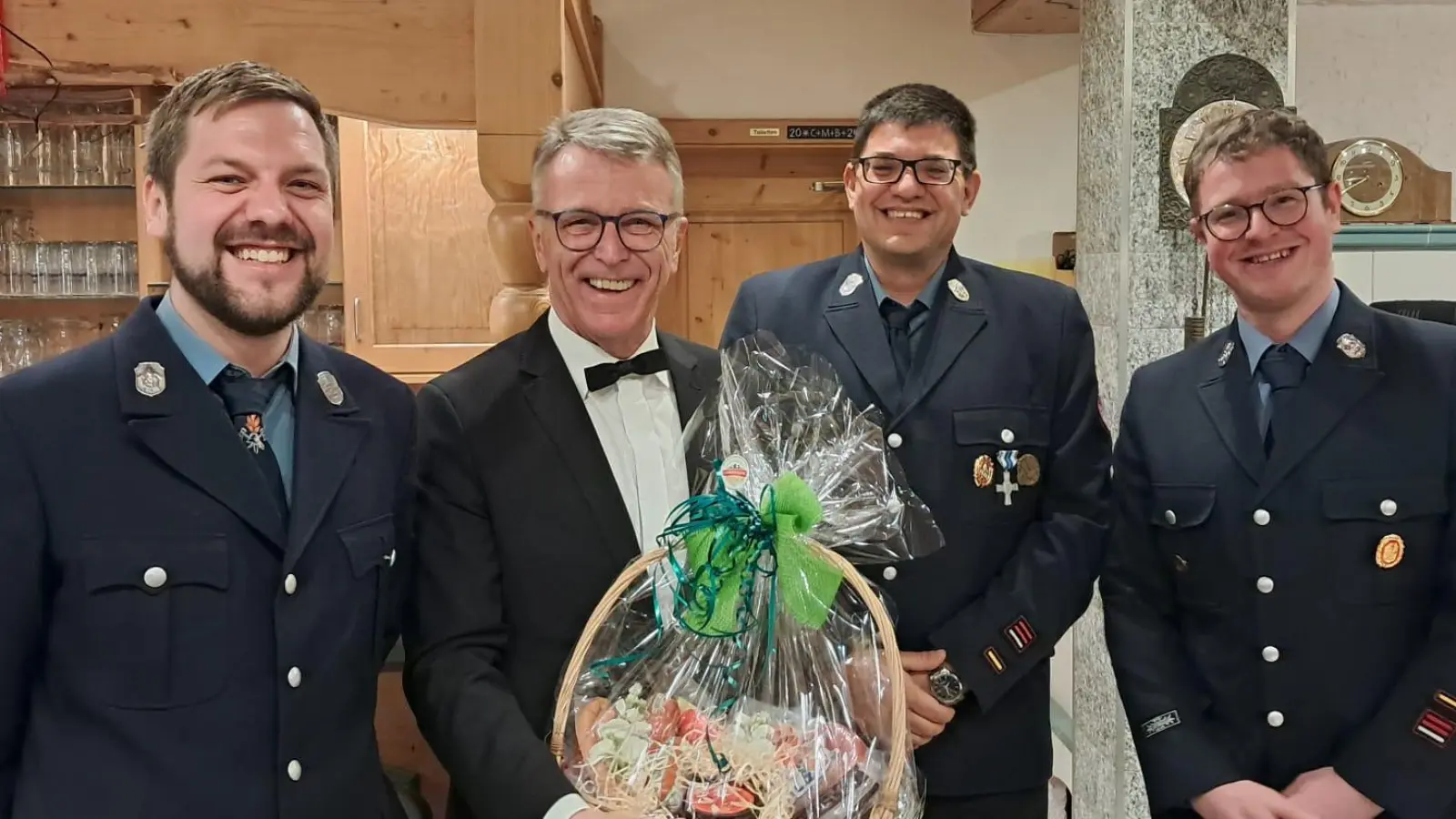 1. Vorsitzender Johannes Bauer, 1. Bürgermeister Franz Stahl, 2. Kommandant Michael Bauer, 1. Kommandant Josef Konrad. (Bild: Sarah Grüner)