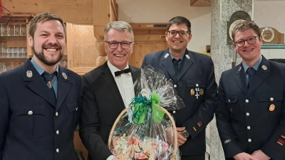 1. Vorsitzender Johannes Bauer, 1. Bürgermeister Franz Stahl, 2. Kommandant Michael Bauer, 1. Kommandant Josef Konrad. (Bild: Sarah Grüner)