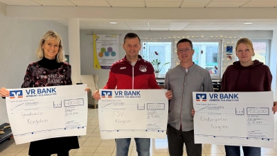 V. l. n. r.: Britta Bruhn, stellvertretende Schulleitung der Grundschule Königstein, Martin Lederer, TSV Königstein, Jörk Kaduk, 1. Bürgermeister des Marktes Königstein und Kerstin Höller, Kindergarten Königstein. (Bild: Leonie Tafelmeier)