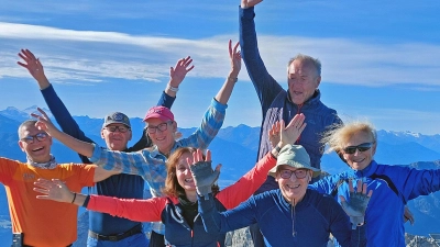 Foto: Gipfelfreude auf der 2.259 Meter hohen Rofanspitze haben Sven Hackl, Tourenführer Rainer Rahn, Birgit Schelter, Gisela Netsch, Anton Hollmann, Wolfgang Röder und Christa Watzke (von links) (Bild: Rainer Rahn)