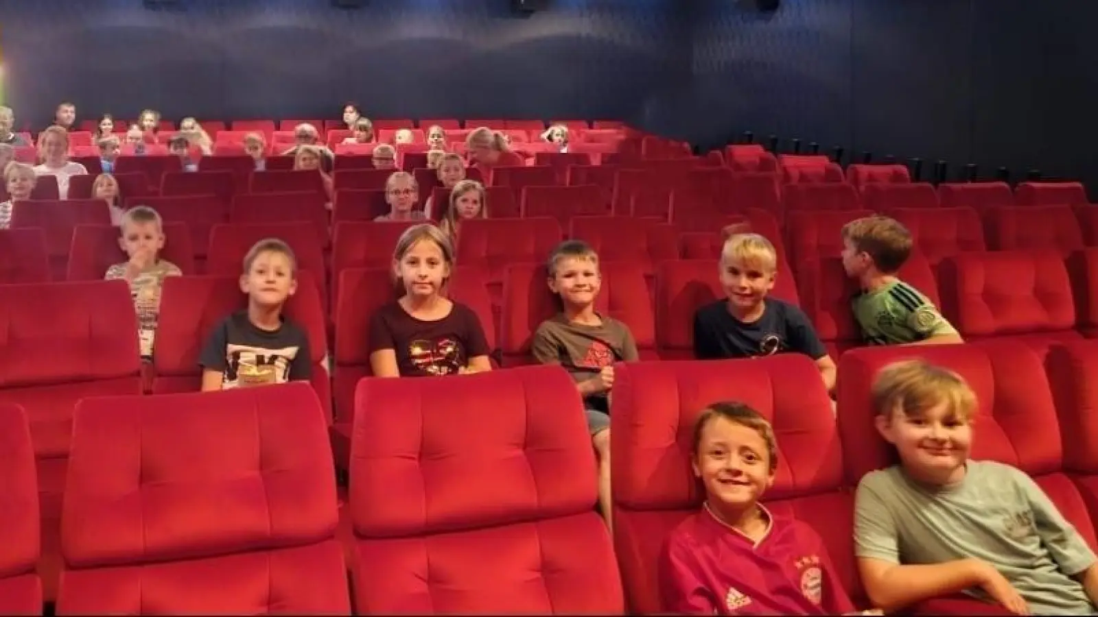 Begeisterte Kinder im Kino (Bild: Andrea Zinnecker)
