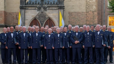 Der Männerchor der Niederländischen Luftwaffe tritt in Grafenwöhr auf. (Bild: Jan van Aefst)