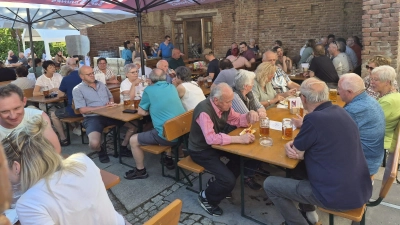Zahlreiche Besucherinnen und Besucher kamen zum traditionellen Pfingstfest der Stadtkapelle Windischeschenbach. (Bild: Markus Zimmermann )