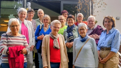Der evangelische Frauenkreis Kümmersbruck besuchte auf Einladung von Geschäftsführerin Birgit Singer-Grimm die Ökumenische Tagespflege Sulzbach-Rosenberg.  (Bild: Regina Pilhofer )