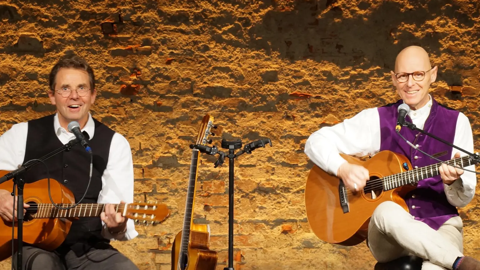 Frank Astor und Wilfried vom Ammersee präsentieren ihr Programm „SpuiMaWas?“ in Gleiritsch. (Bild: Dr. Wilfried Müller & Frank Astor)