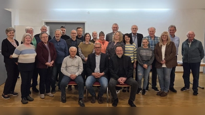 Vorstand alt/neu und geehrte Mitglieder. (Bild: Vanessa Dolan)