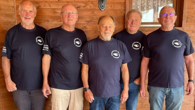 Die Gründungsmitglieder Tauchchlub TRITON Amberg, von links: Leo Götz, 1. Vorstand Wolfgang Gebhard, Georg Radl, Schriftführer Stefan Neubauer, Reiner Fojt, Verstorben sind Franz Platzer und Manfred Schmeisser (Bild: Uwe Funke)
