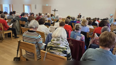 Dir. Manfred Strigl referiert bei den Einkehrtagen in Johannisthal. (Bild: Martina Friedrich)