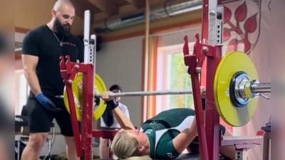 Jessie Groher auf der Wettkampfbank (Bild: Marcus Helfensdörfer)