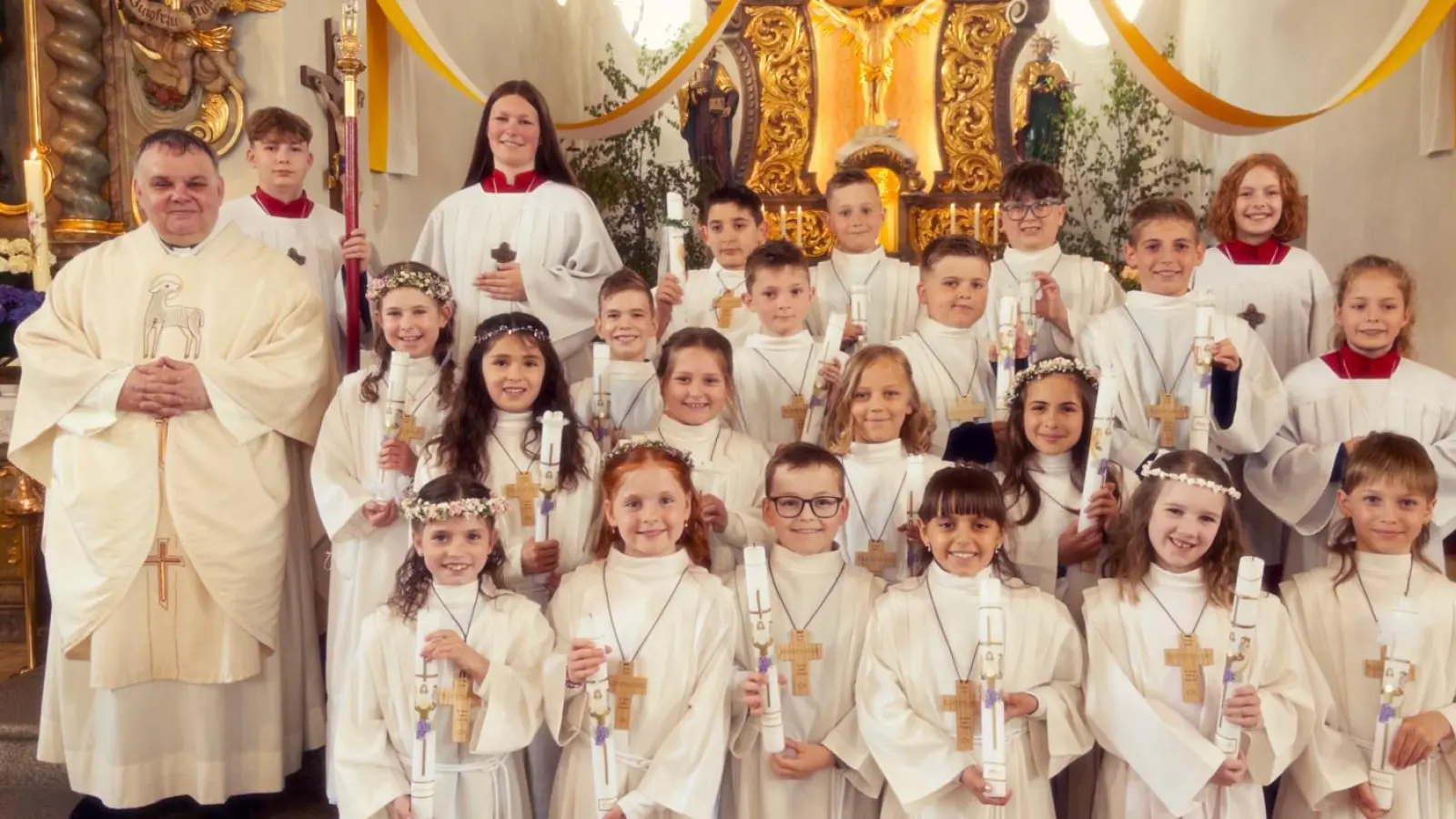 Die Erstkommunionkinder in Püchersreuth/Wurz 2026. (Bild: Evi Häupl)