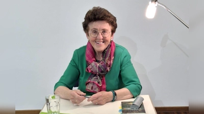 Schriftstellerin Marianne Ach würde sich über Anfragen zu Lesungen durch Büchereien aus der Region freuen. (Bild: Jutta Biehl/exb)