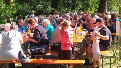 Auch in diesem Jahr waren wieder zahlreiche Besucher beim Gartenfest am Moorweiher. (Bild: Gisela Koenig)