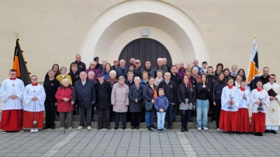 Die Mitglieder der Kolpingsfamilie Schwarzenfeld trafen sich am vergangenen Sonntag zum Kolpinggedenktag.  (Bild: Wolfgang Lobinger)