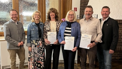 Im Rahmen der Jahreshauptversammlung im Hotel Regina ehrte die CSU Pleystein langjährige Mitglieder für ihre Treue. (Bild: Julia Beugler)