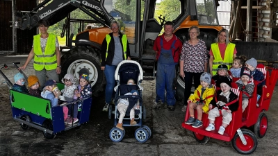 Ein aufregender Tag für die Krippenkinder und Familie Kellner.  (Bild: Lisa Stadler )