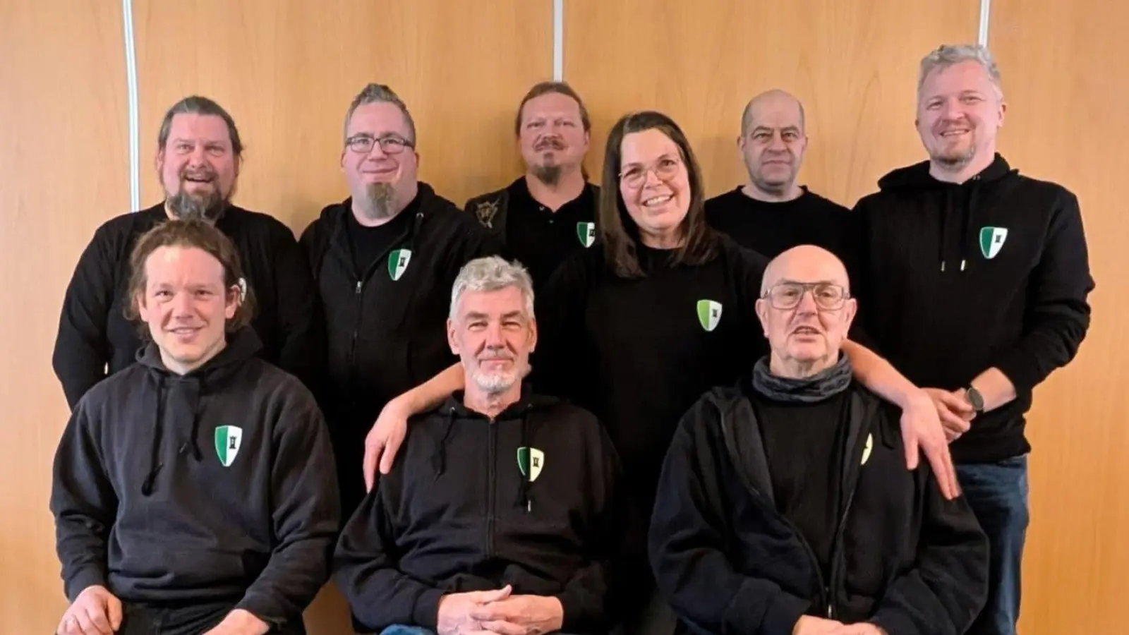 Hintere Reihe von links: Alexander Weiß, 1. Vorstand, Jörg Glöckner, 3. Vorstand, Daniel Maier, 2. Vorstand, <br>Christine Britton, 1. Kassenwärterin, Jerry Wolf, 2. Schriftführer, Werner Decker, 2. Kassenwart<br>Vorne von links: Christian Stadter, 1. Schriftführer, Hans Fenk, Kassenprüfer, Herbert Grollmisch, Kassenprüfer (Bild: Sabrina Moya)