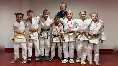 Die Teilnehmer um Trainer Manfred Schmid (Bild: Stephan Lösch)