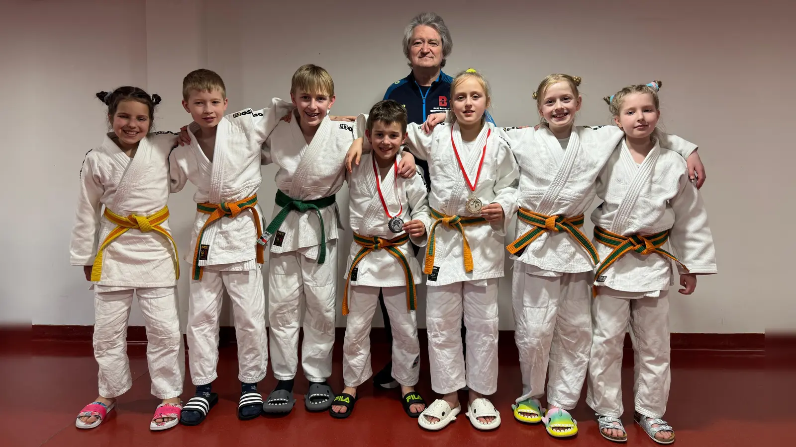 Die Teilnehmer um Trainer Manfred Schmid (Bild: Stephan Lösch)