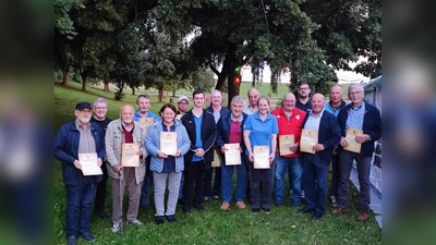 Die am Samstag geehrten Mitglieder. (Bild: Marina Reiner)