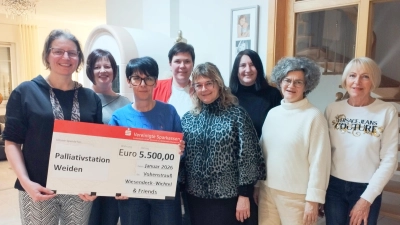 Von links: Chefärztin Dr. Stephanie Kuchlbauer, Manuela Hartinger, Edith Frischmann, Kerstin Schmal, Sonja Wittmann, Anita Haberkorn, Katrin Poschenrieder, Anna Bäumler. (Bild: Anna Bäumler)