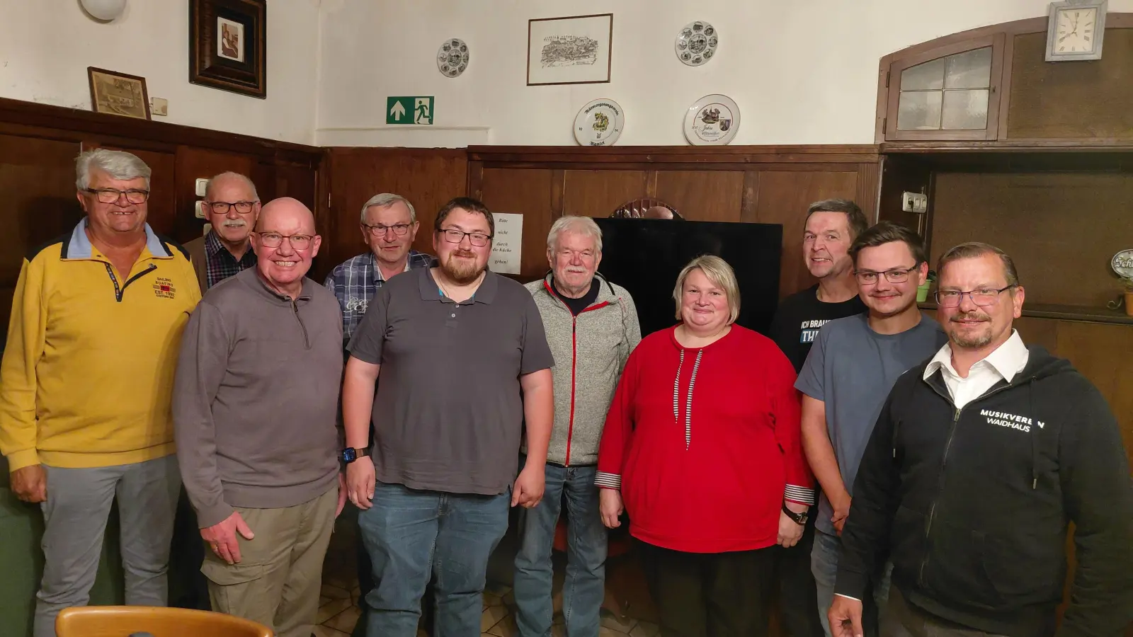 von links Sigi Gleißner , Peter f. Dotzauer, Gerhard Engel, Alfons Steiner, Patrik Treml, Ferdinand K. Münch , Christine Fischer, Gerhard Nikol, Nico Treml und Markus Weis (Bild: Gisela Witt)