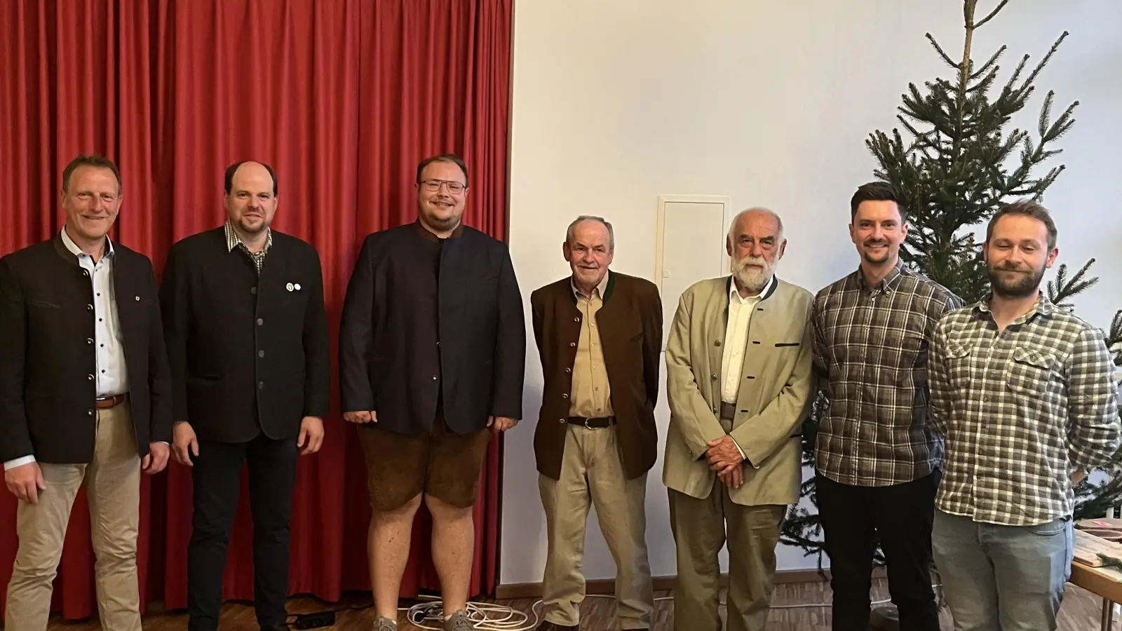 Bild neue Vorstandschaft von links: Herbert Tretter, Rainer Bayer, Sebastian Ponnath, Bruno Ponnath, Dr. Wolfgang Schinner, Johannes Böhm, Johannes Zehrer. (Bild: Gerhard Schraml)