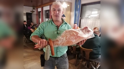 Sillerbockl mit dem Hauptpreis. (Bild: Klaus Schuller)