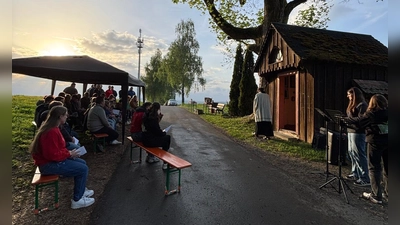 Maiandacht an der Kapelle in Leonberg  (Bild: Franziska Zintl)