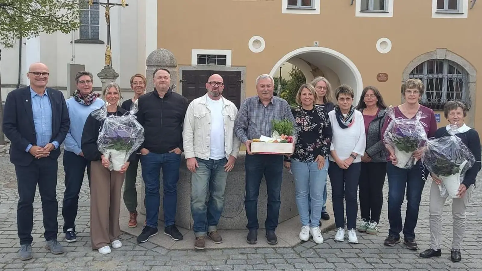Neue und ausgeschiedene Vorstandschaftsmitglieder des GOV Schwarzhofen per 26.04.2026. (Bild: Ziereis Christina)