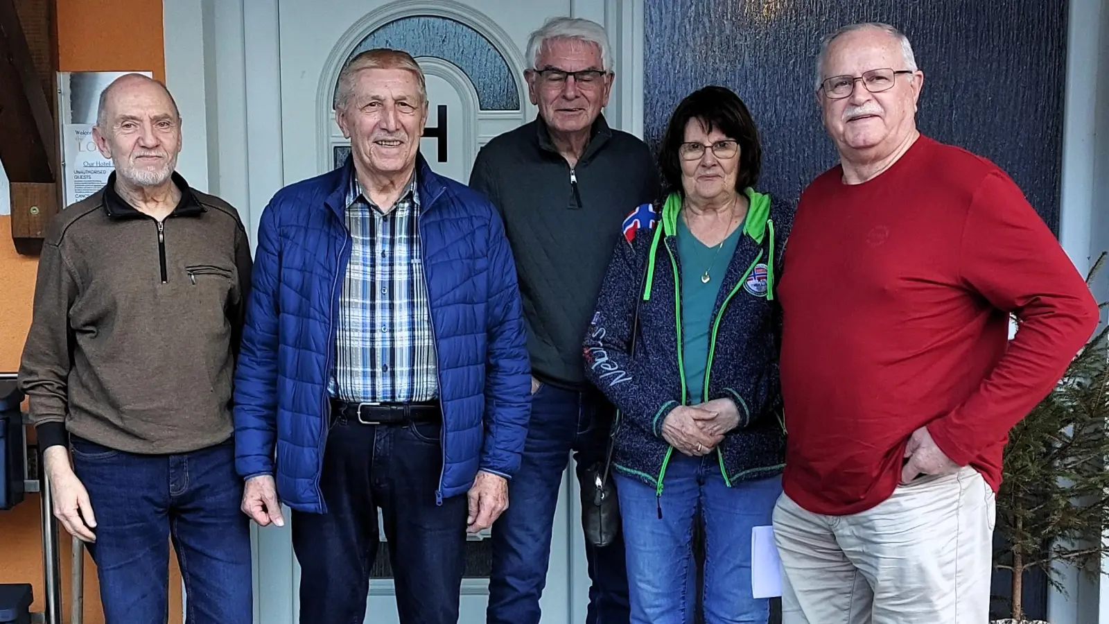 Von links:. Bernd Zeitler, Hans Erfurt, Werner Neumüller, Maria und Josef Steger. Nicht im Bild: Werner Walberer und Gerhard Merkl. (Bild: Manfred Haberzeth)