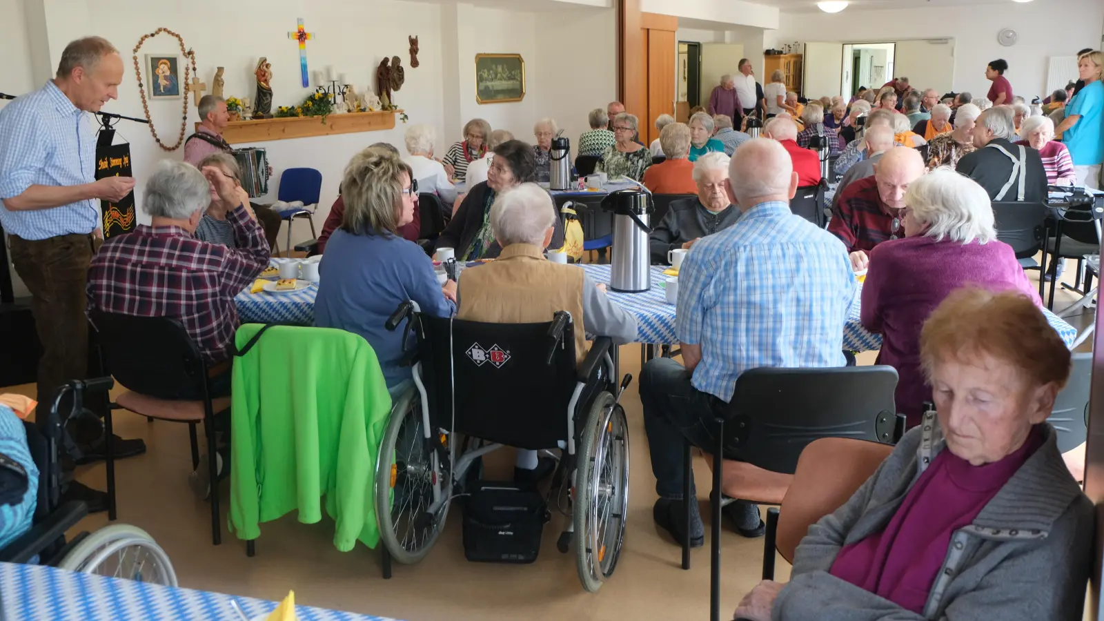 Fröhlich gestimmt waren die Besucher im Seniorenheim „Am Reiserwinkel“ beim diesjährigen Oktoberfest. (Bild: Fred Lehner)