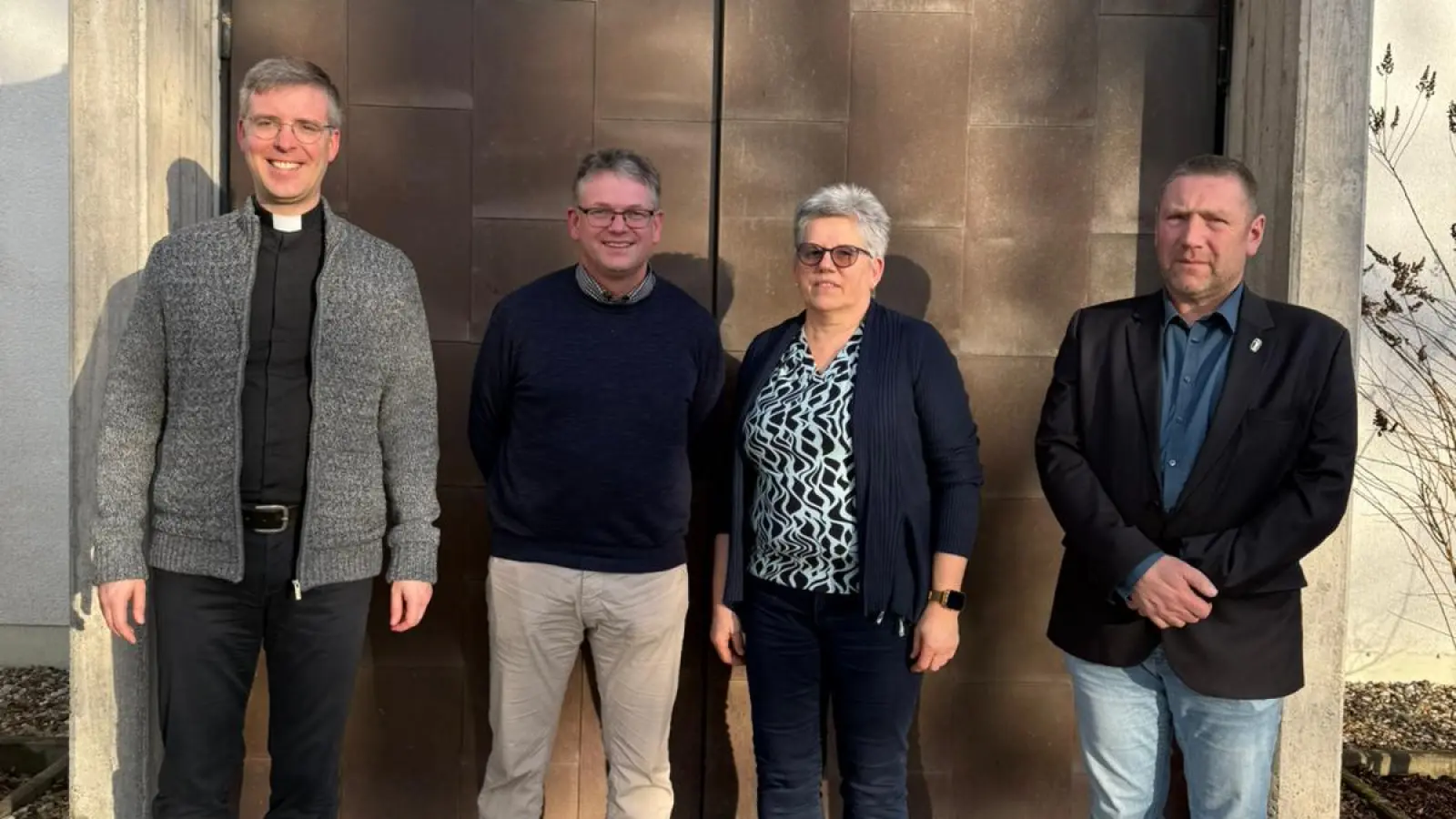 Im Bild von links: Pfarrer Thomas Kopp, 1. Vorsitzender Wolfgang Seegerer, Kassiererin Angela Protschky, 2.Vorsitzender Gerald Schultes, nicht im Bild Schriftführer Michael Stöckl und Kassenprüferin Rita König (Bild: Pfr. Thomas Kopp)
