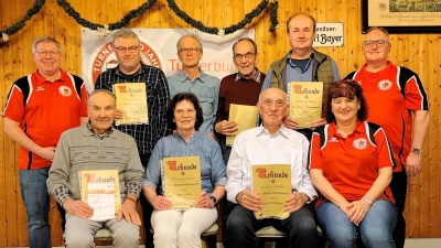 Herzlichen Glückwunsch an die geehrten Mitglieder des TB Jahn Wiesau. (Bild: Martin Putzlocher)