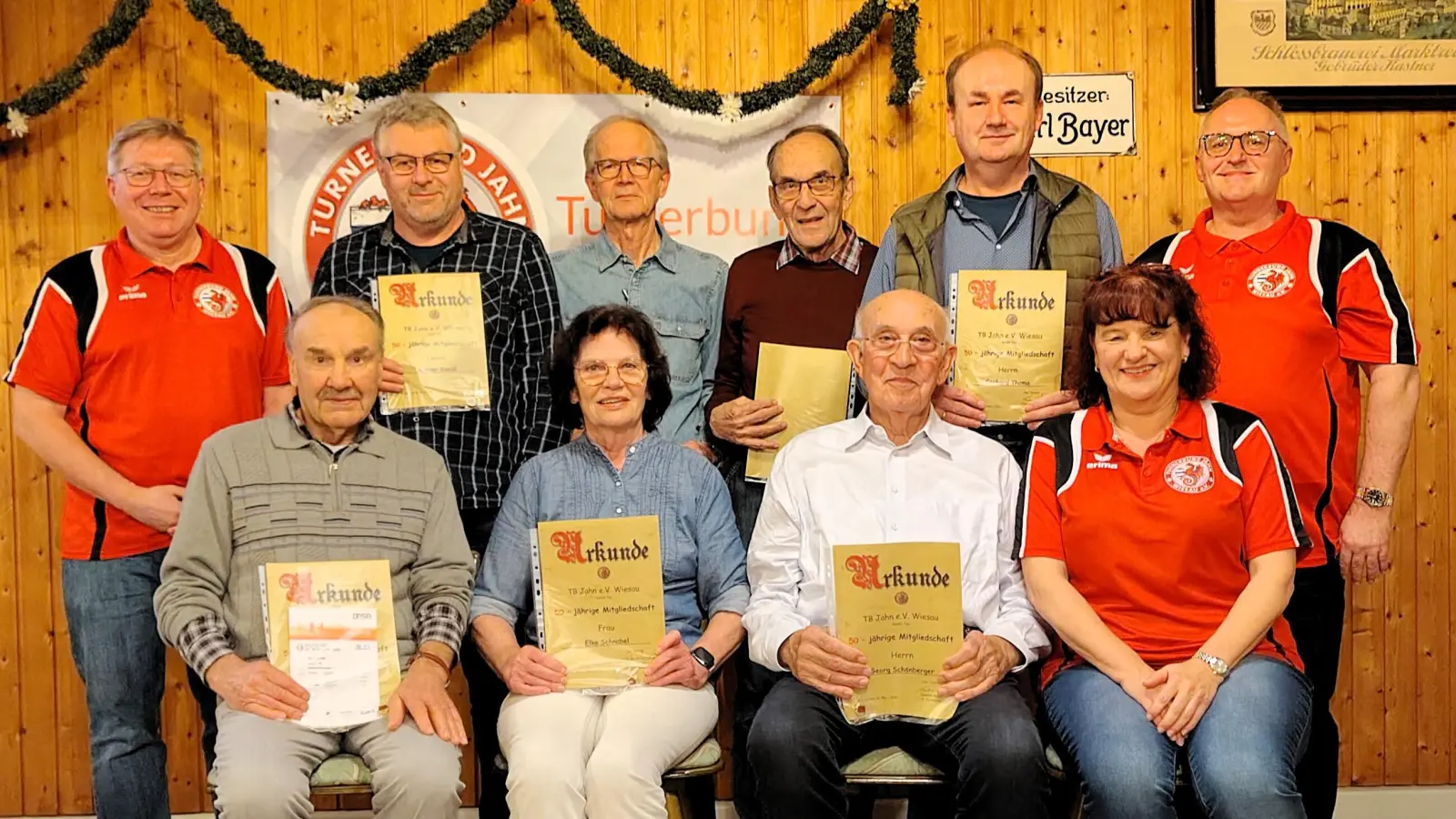 Herzlichen Glückwunsch an die geehrten Mitglieder des TB Jahn Wiesau. (Bild: Martin Putzlocher)