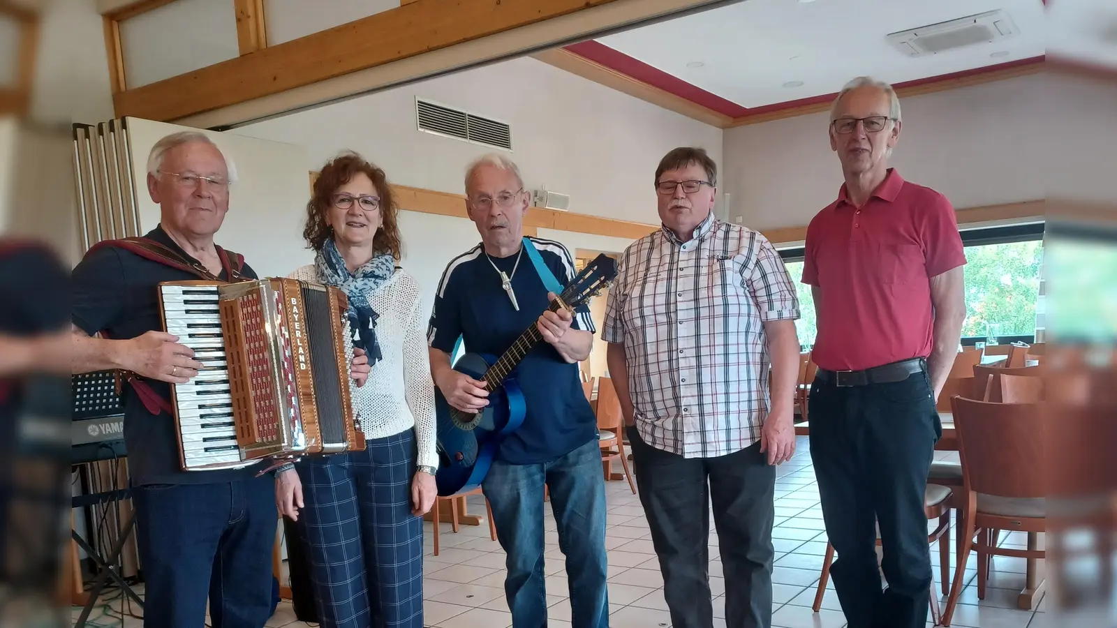 ein Teil der Mitwirkenden ( von links ) Manfred Riedl, Inge Härtl, Xaver Blohmann, Ewald Oppl, Seniorenbeauftragter Konrad Härtl (Bild: Kristin Sammet)