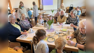 Gemeinsames Treffen von Jung und Alt im Gemeindehaus St. Markus. (Bild: Hedwig Fröhlich)