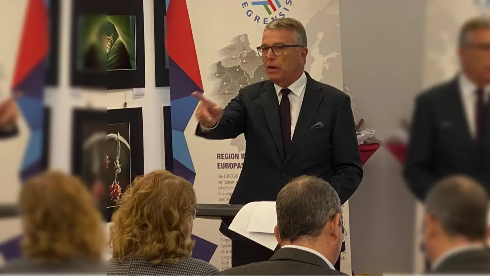 Der Erste Bürgermeister der Stadt Tirschenreuth, Franz Stahl, bei der Begrüßung zum Tag der Kleinprojekte im Museumsquartier in Tirschenreuth. (Bild: Alexander Dietz)