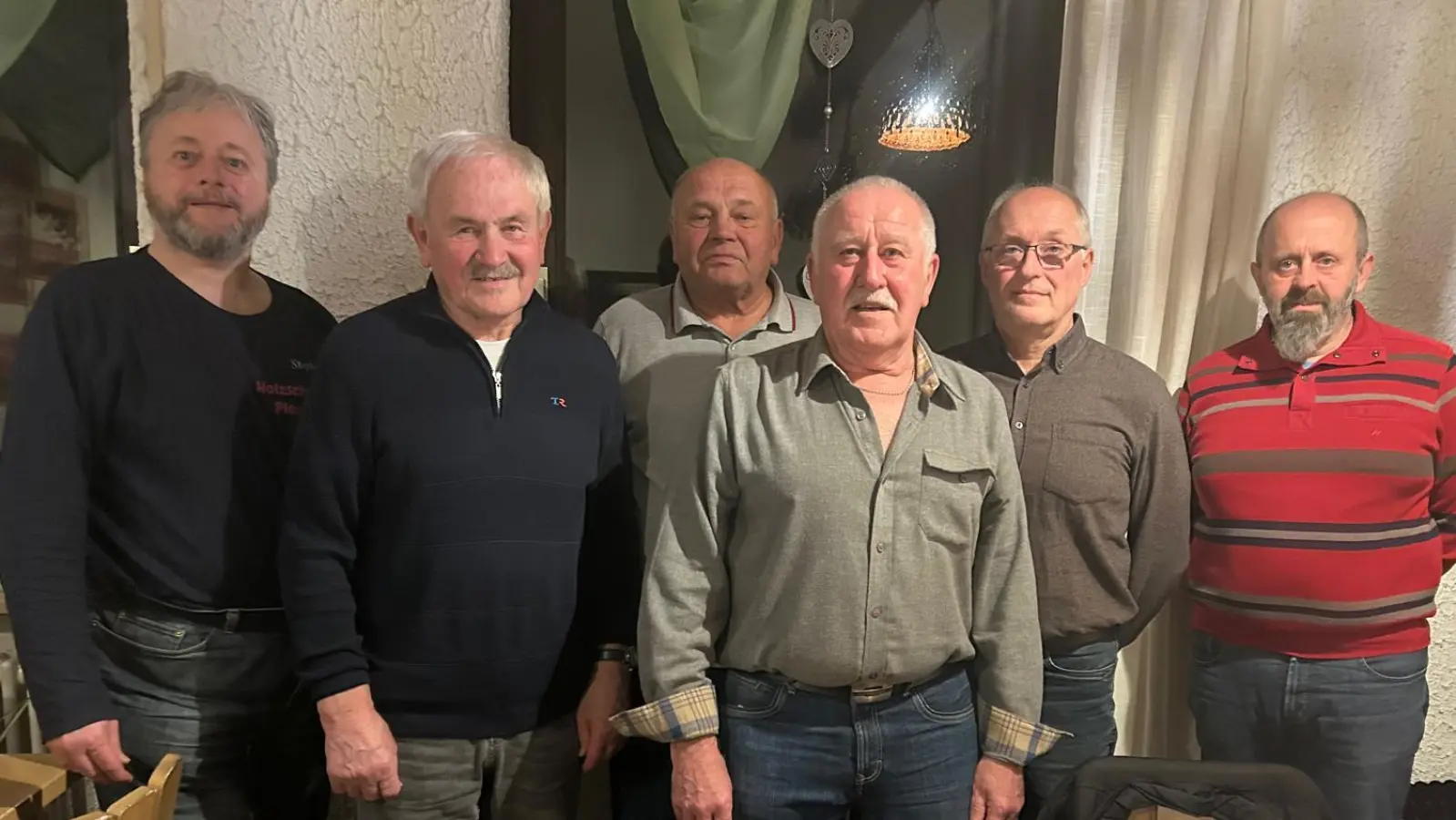 Vorstandschaft Holzschnitzer. (Bild: Gerhard Müller)