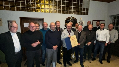 Gruppenfoto Ehrungen:Siegfried Tappert,Reinhard Hanft,Kenan Gülmen,Thomas Fiebig,Bernhard Schmid,Norbert Schuller,Gerhard Laab,Dieter Sagolla,Ernst Gamm,Marcel Pröhl,Karlheinz Hoyer,Jürgen Gleixner,Sebastian Küffner,Klaus Haberkorn,Eckbert Vollath (Bild: Gerhard Laab)