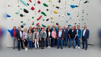 Die Teilnehmer der Besichtigung mit Ortsvorsitzenden Sebastian Rosnitschek und Bürgermeister Franz Stahl. (Bild: Kerstin Burkhard)