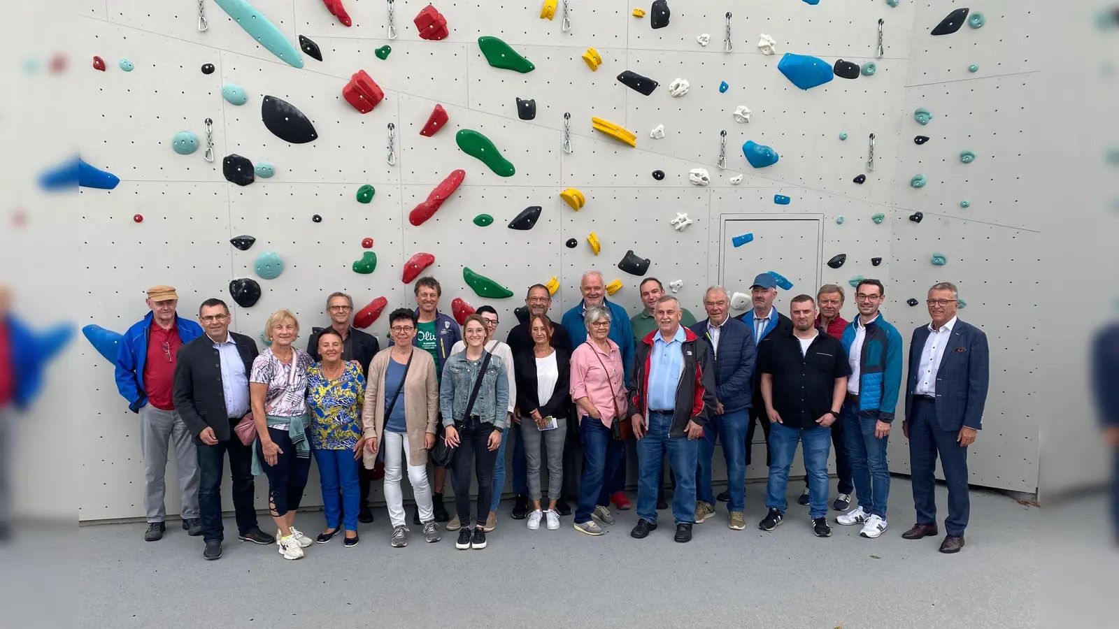 Die Teilnehmer der Besichtigung mit Ortsvorsitzenden Sebastian Rosnitschek und Bürgermeister Franz Stahl. (Bild: Kerstin Burkhard)