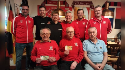 Hinten v.L.n.R. Josef Schiesl, Julian Schieder, Christoph Schieder, Gerd Riedl, Michael Meiler, Tobias Forster; Vorne v.L.n.R. Norbert Helgath, Karl Heigl, Ralph Mikolaiczyk  (Bild: Katharina Nickl)