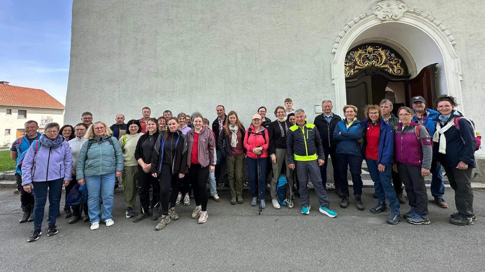 Ankunft an der Wallfahrtskirche Fahrenberg. (Bild: Margit Walter)