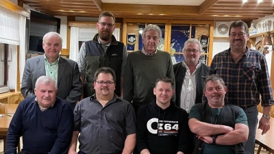 sitzend v. l.: Hans Friedrich, Alois Albersdörfer, Markus Bayerl und Bernhard Stich<br>stehend v. l. Günter Kopp, Christian Rauch, Max Frank, Josef Scherm u. Rainer Bayer (Bild: Jonas Pöllath)