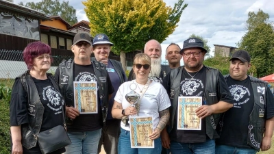 Auf dem Bild vorne v. links, Gitte Sailer, Markus Wolf, Sabrina Meissner, Stefan Thoma, Markus Deubzer. Hintere Reihe von links, Stefan Sailer, Udo Völkl, Andre Girschick (Bild: Udo Völkl)