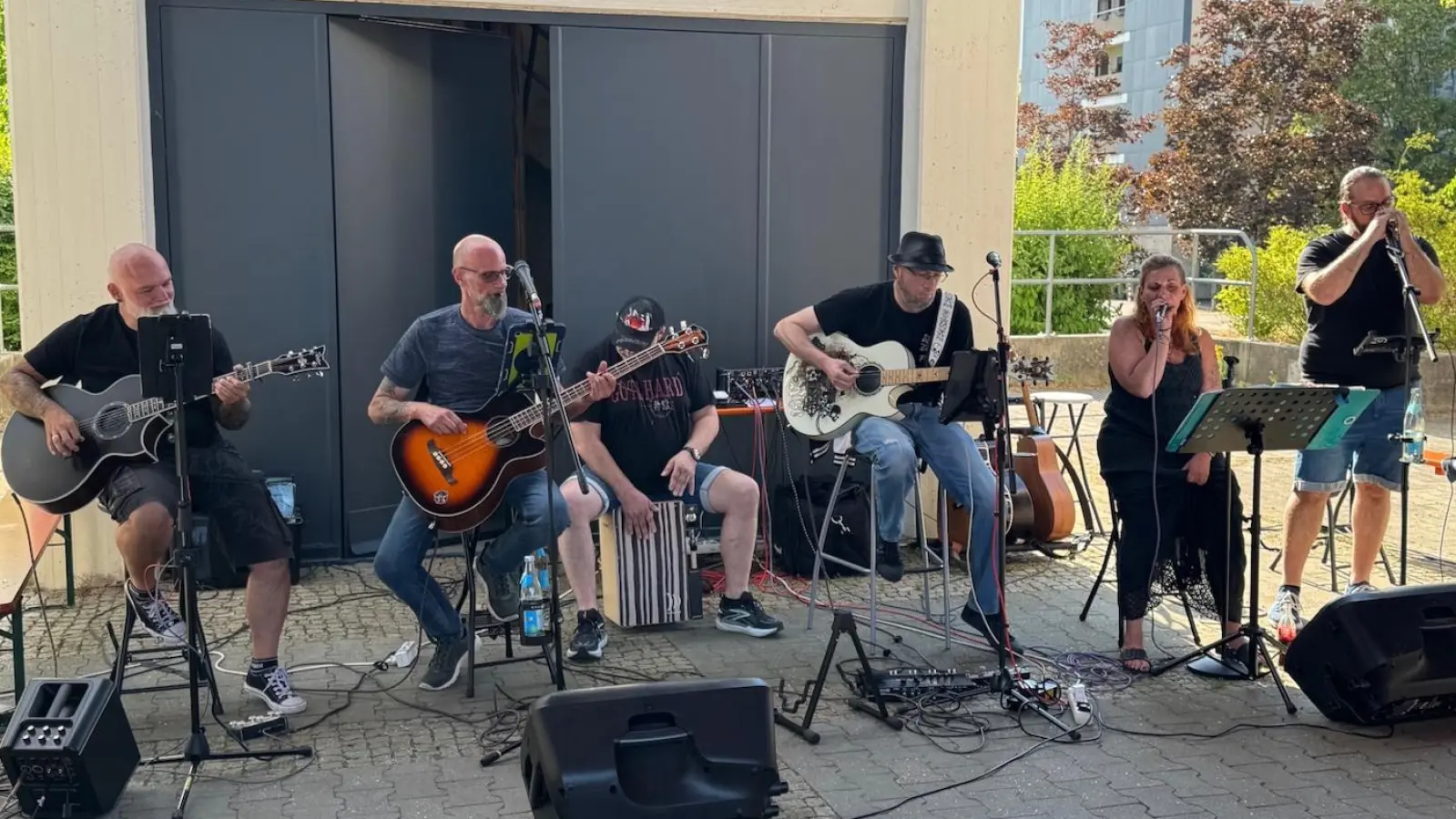 Die Band „SiRoFuEl”, deren Name sich aus den Anfangsbuchstaben der Vornamen ihrer Mitglieder Simon, Robert, Funze und Elke zusammensetzt, sorgte für beste Unterhaltung. (Bild: Thomas Held)