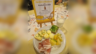 Ausbuttern AWO Seniorenzentrum (Bild: Sandra Schneidmadel)