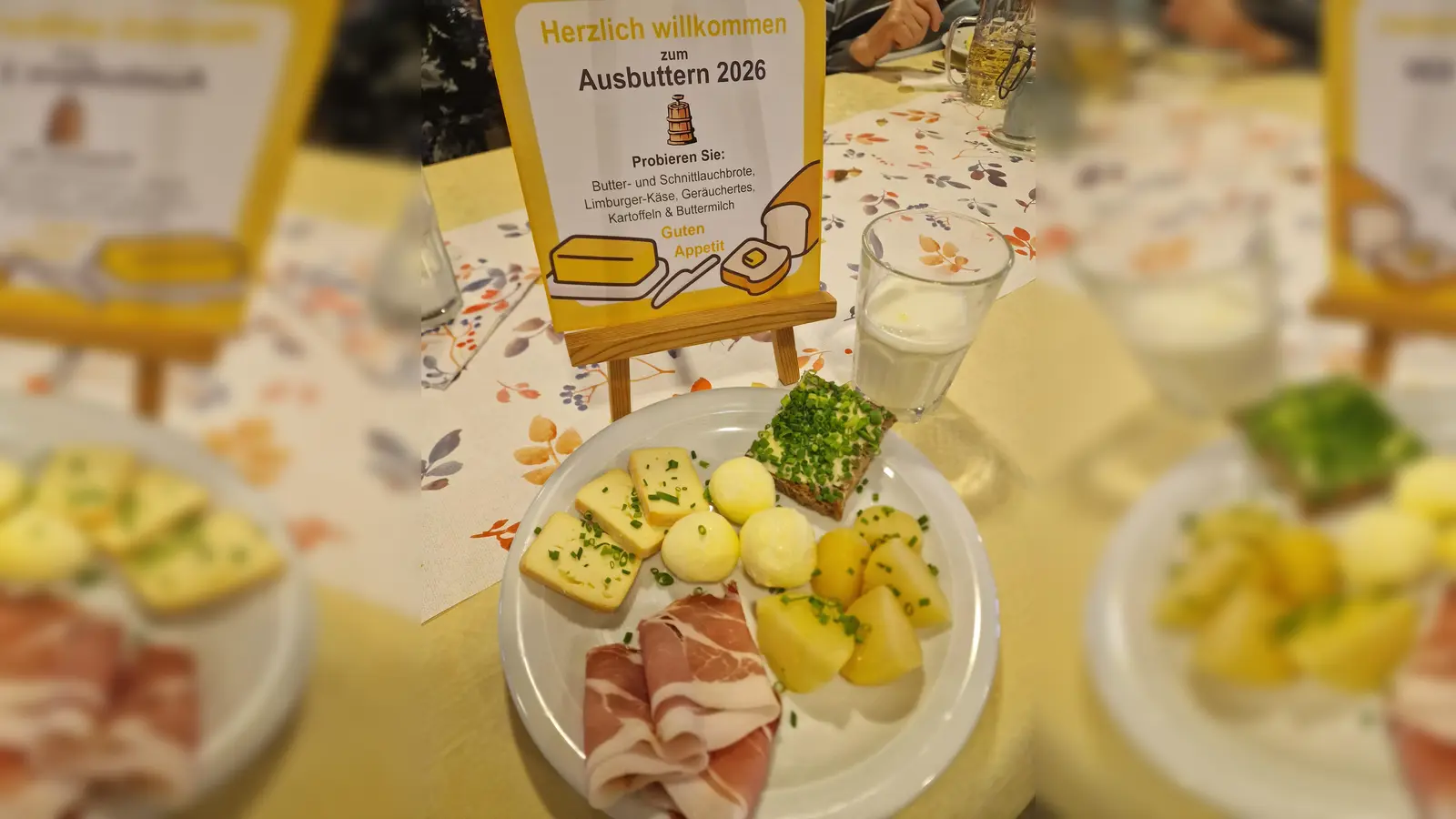 Ausbuttern AWO Seniorenzentrum (Bild: Sandra Schneidmadel)